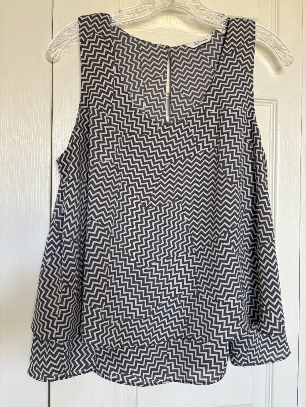 Reitmans Taupe & White Chevron Keyhole Layered Shell - Size M